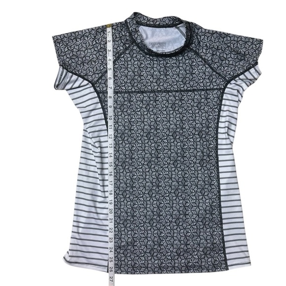 Patagonia Worn Wear Women’s Short-Sleeved Micro Swell Rashguard. Size Large - Picture 5 of 8